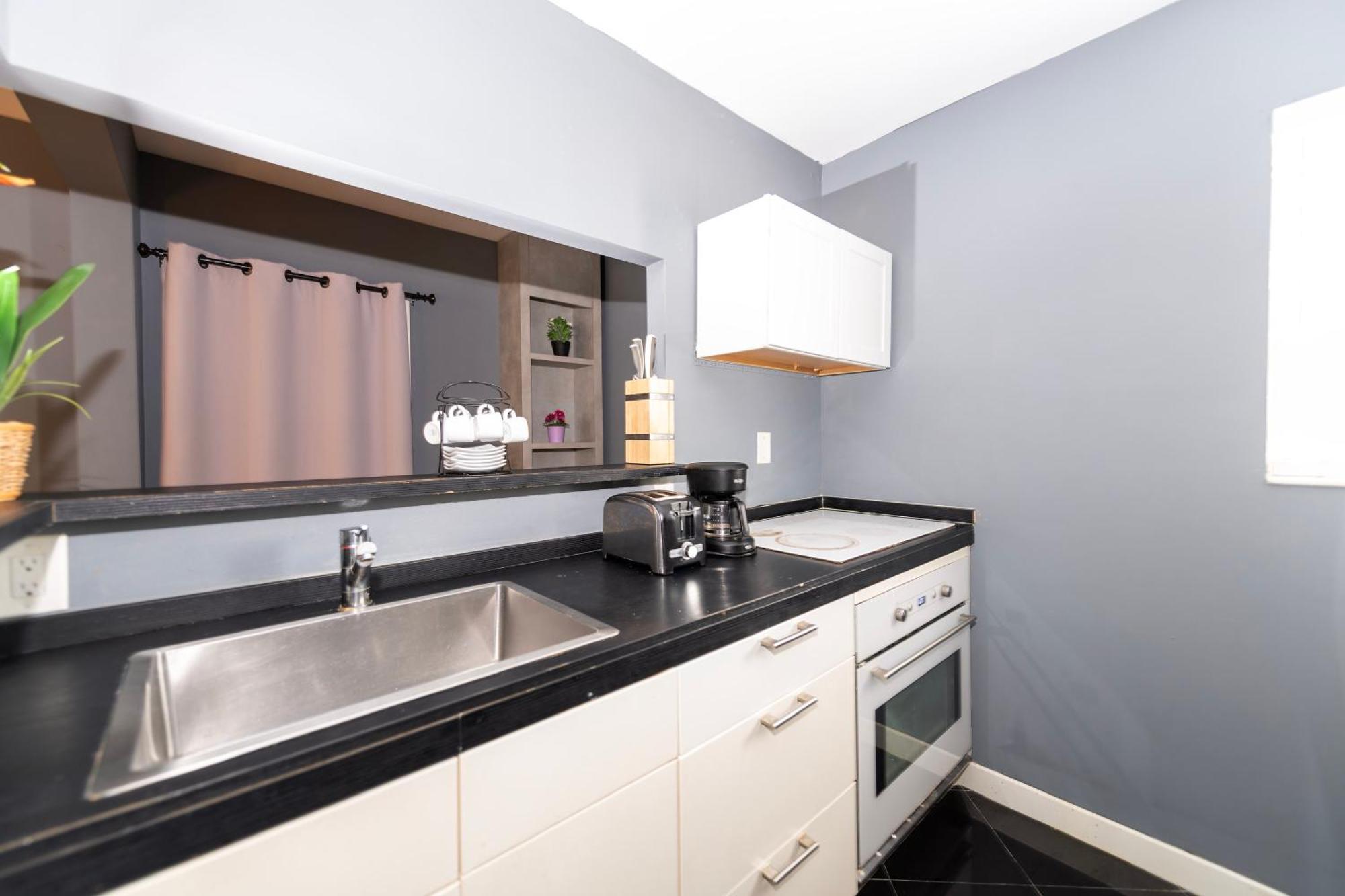 Sunny Days Apartments ไมอามีบีช ภายนอก รูปภาพ