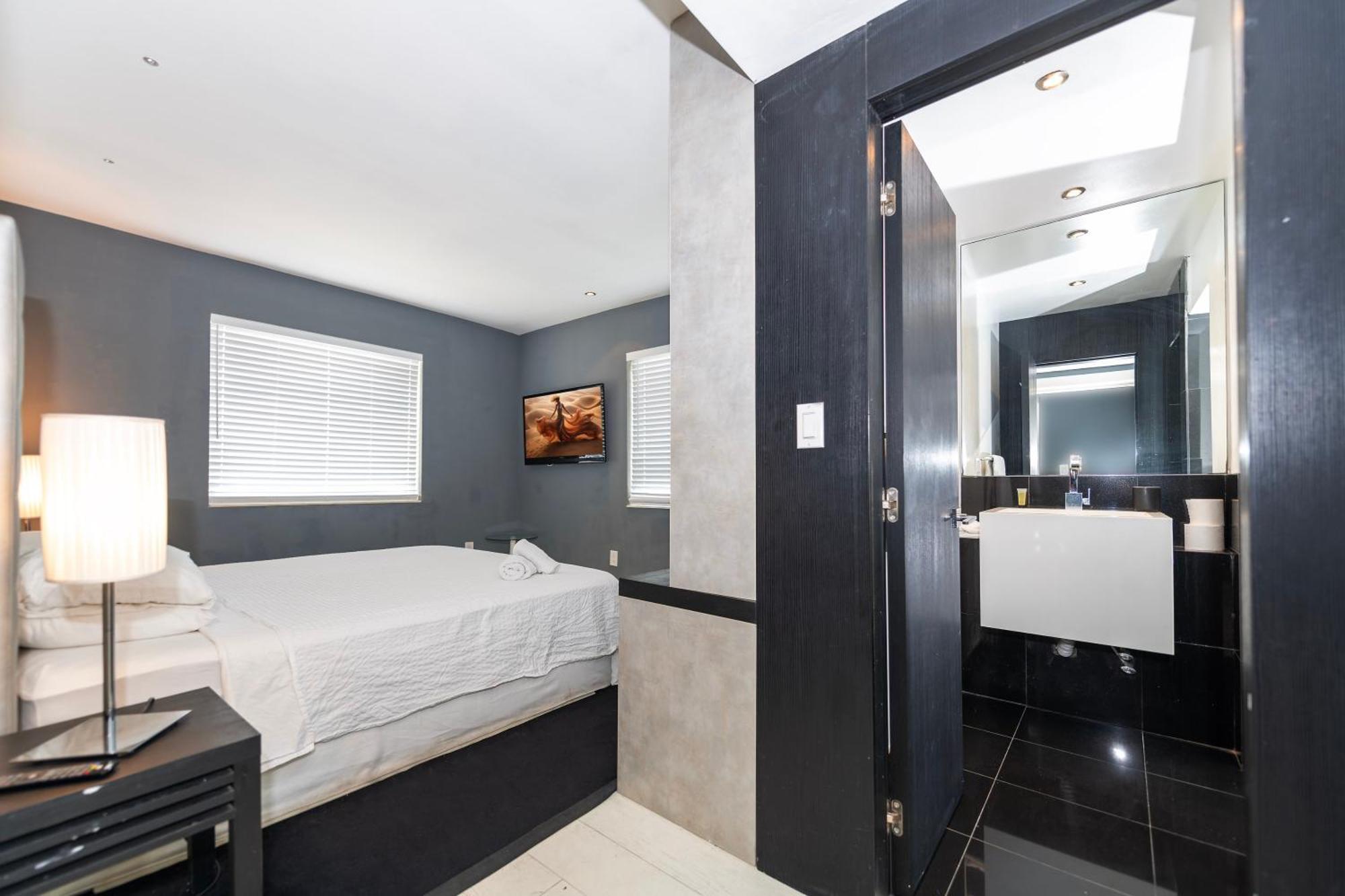 Sunny Days Apartments ไมอามีบีช ภายนอก รูปภาพ