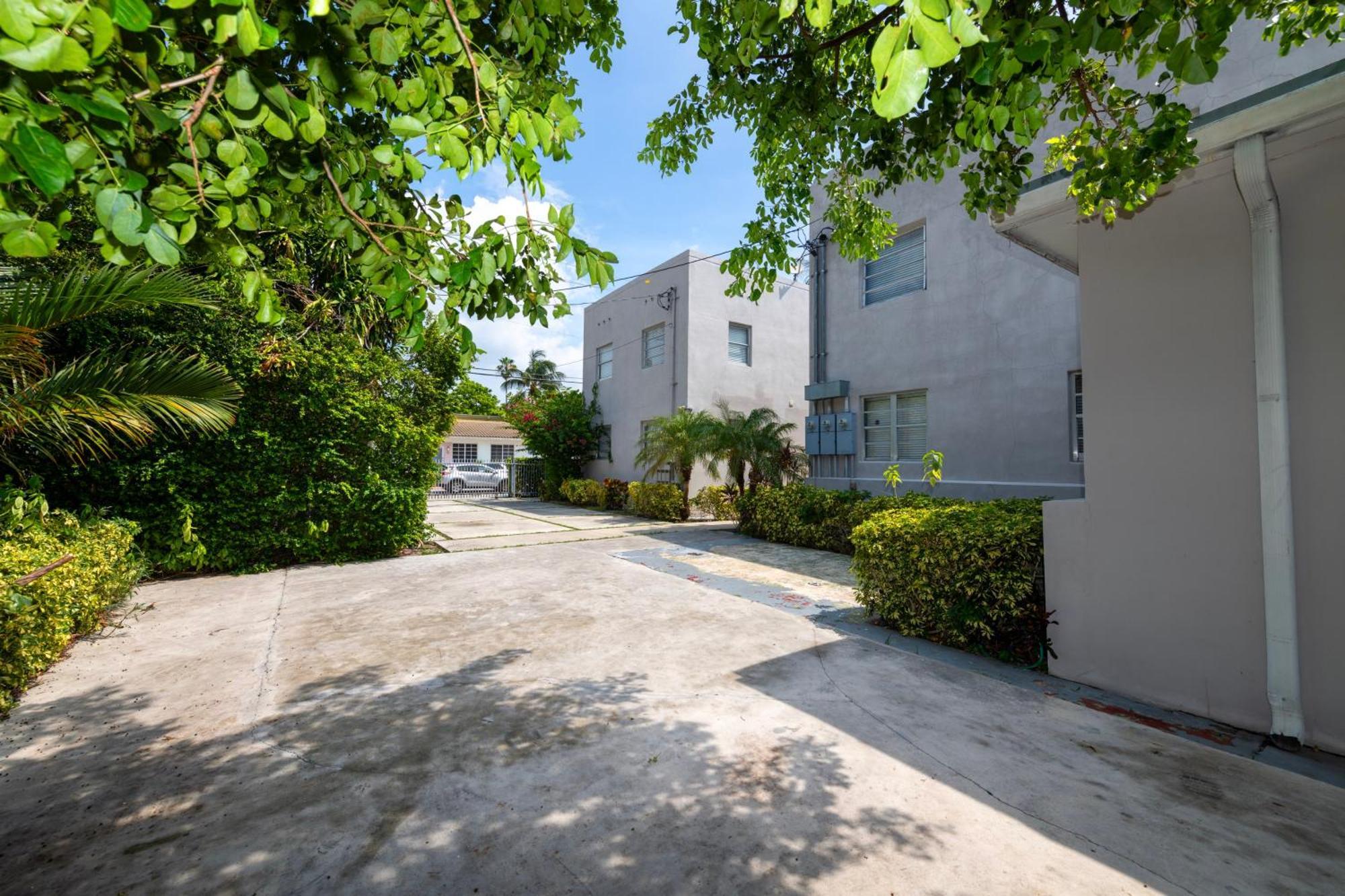 Sunny Days Apartments ไมอามีบีช ภายนอก รูปภาพ