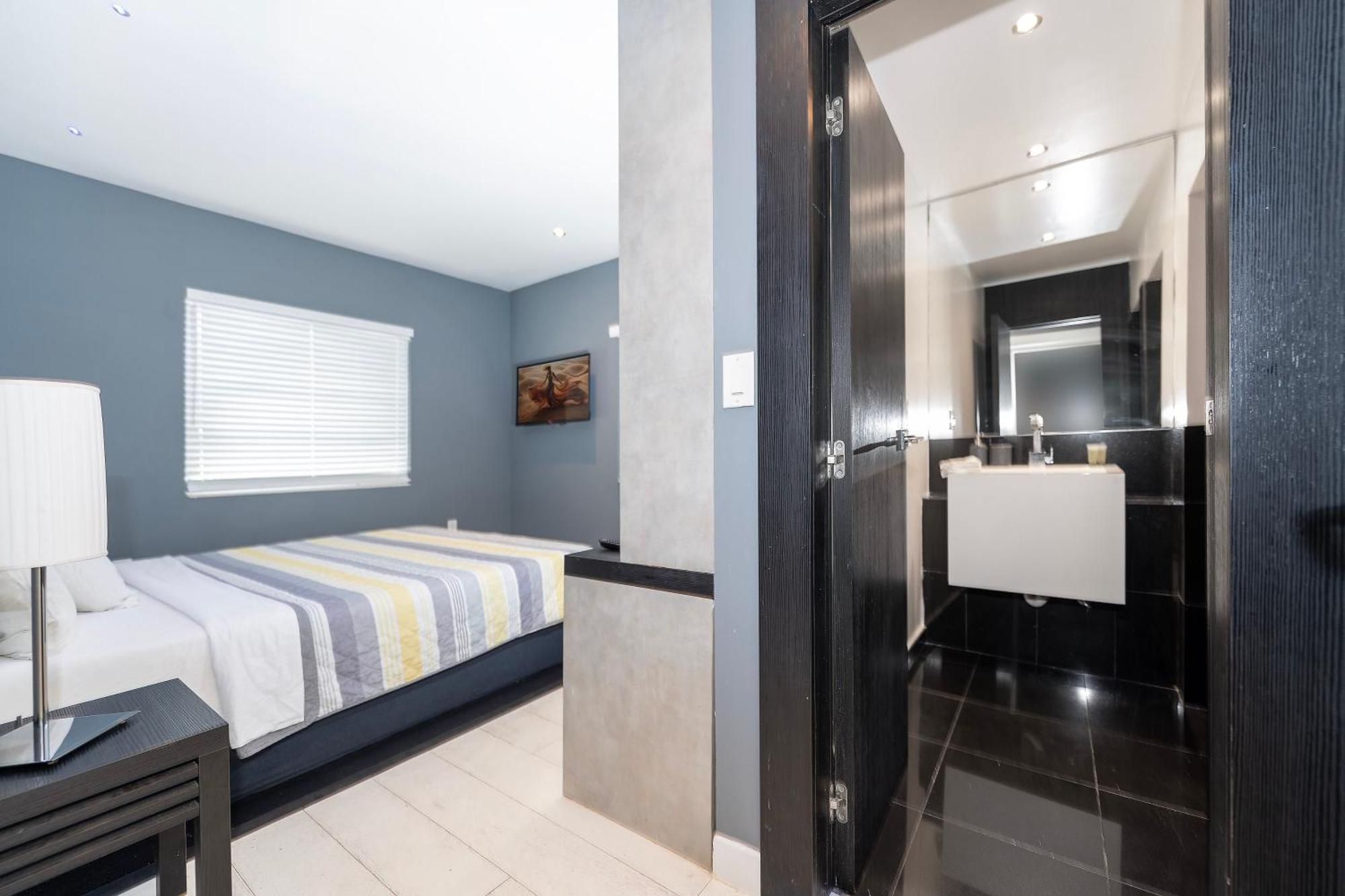 Sunny Days Apartments ไมอามีบีช ภายนอก รูปภาพ