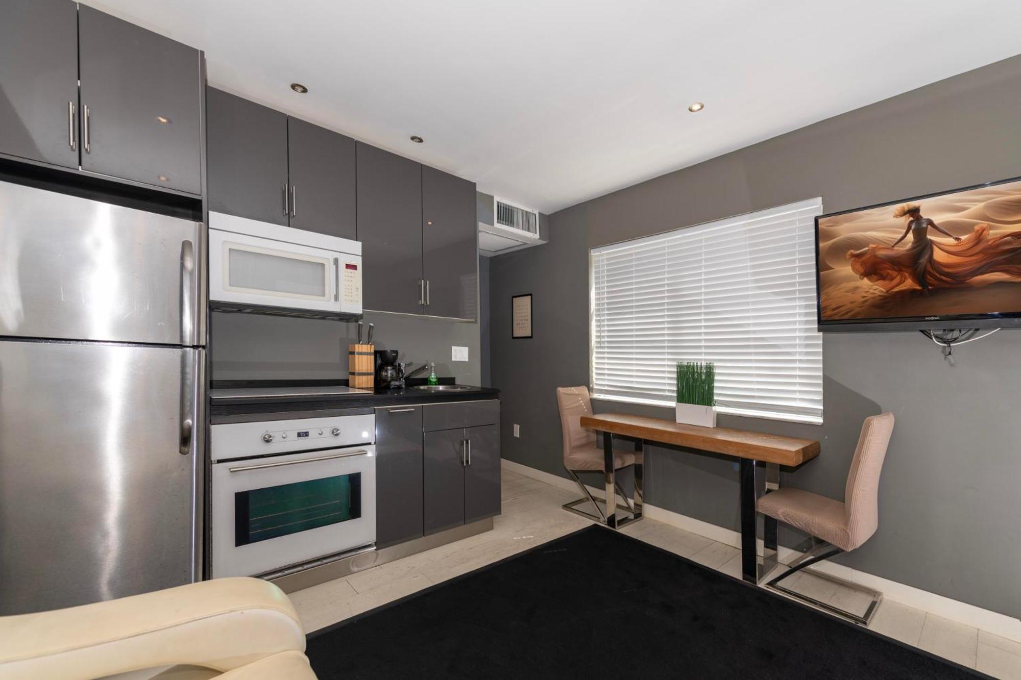 Sunny Days Apartments ไมอามีบีช ภายนอก รูปภาพ