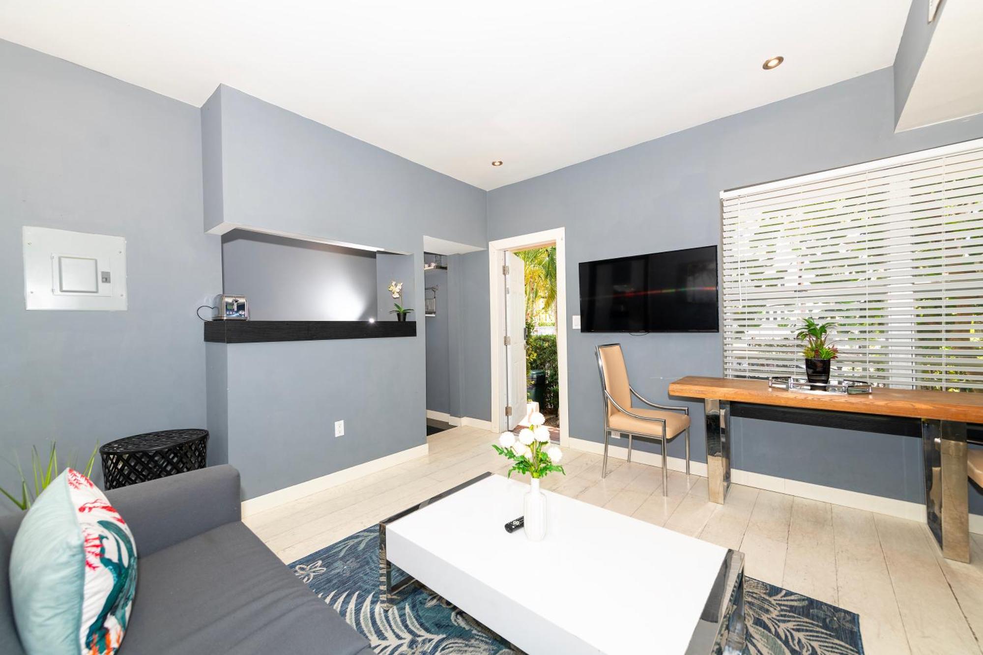 Sunny Days Apartments ไมอามีบีช ภายนอก รูปภาพ