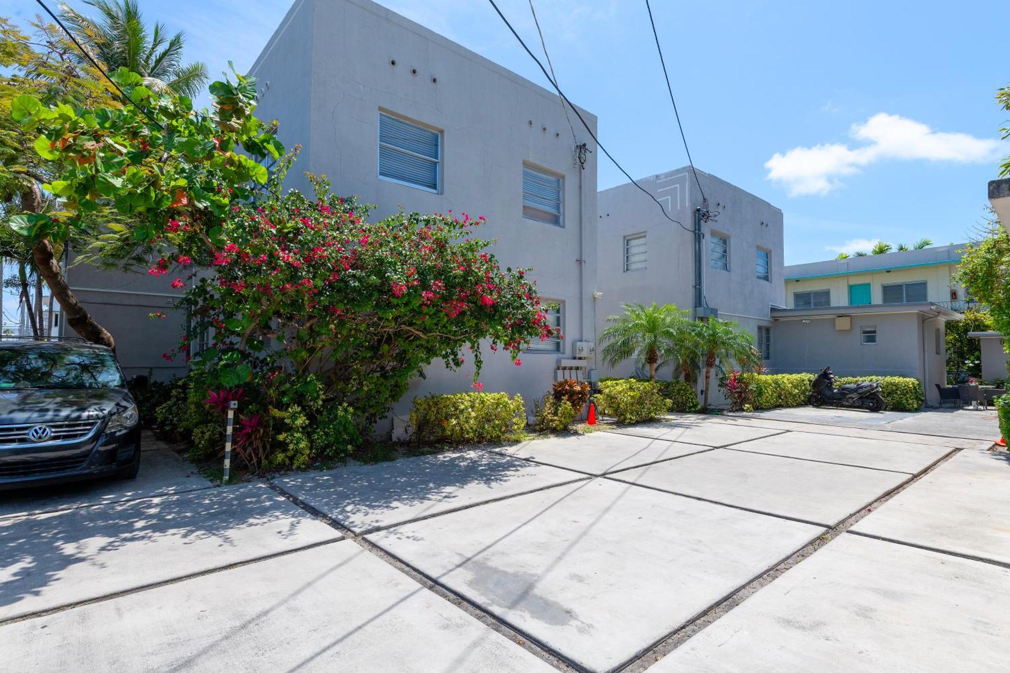Sunny Days Apartments ไมอามีบีช ภายนอก รูปภาพ