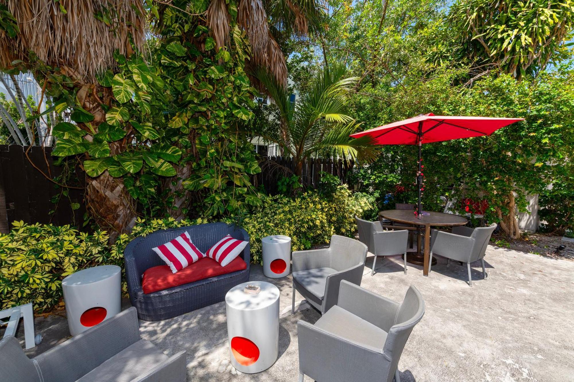Sunny Days Apartments ไมอามีบีช ภายนอก รูปภาพ