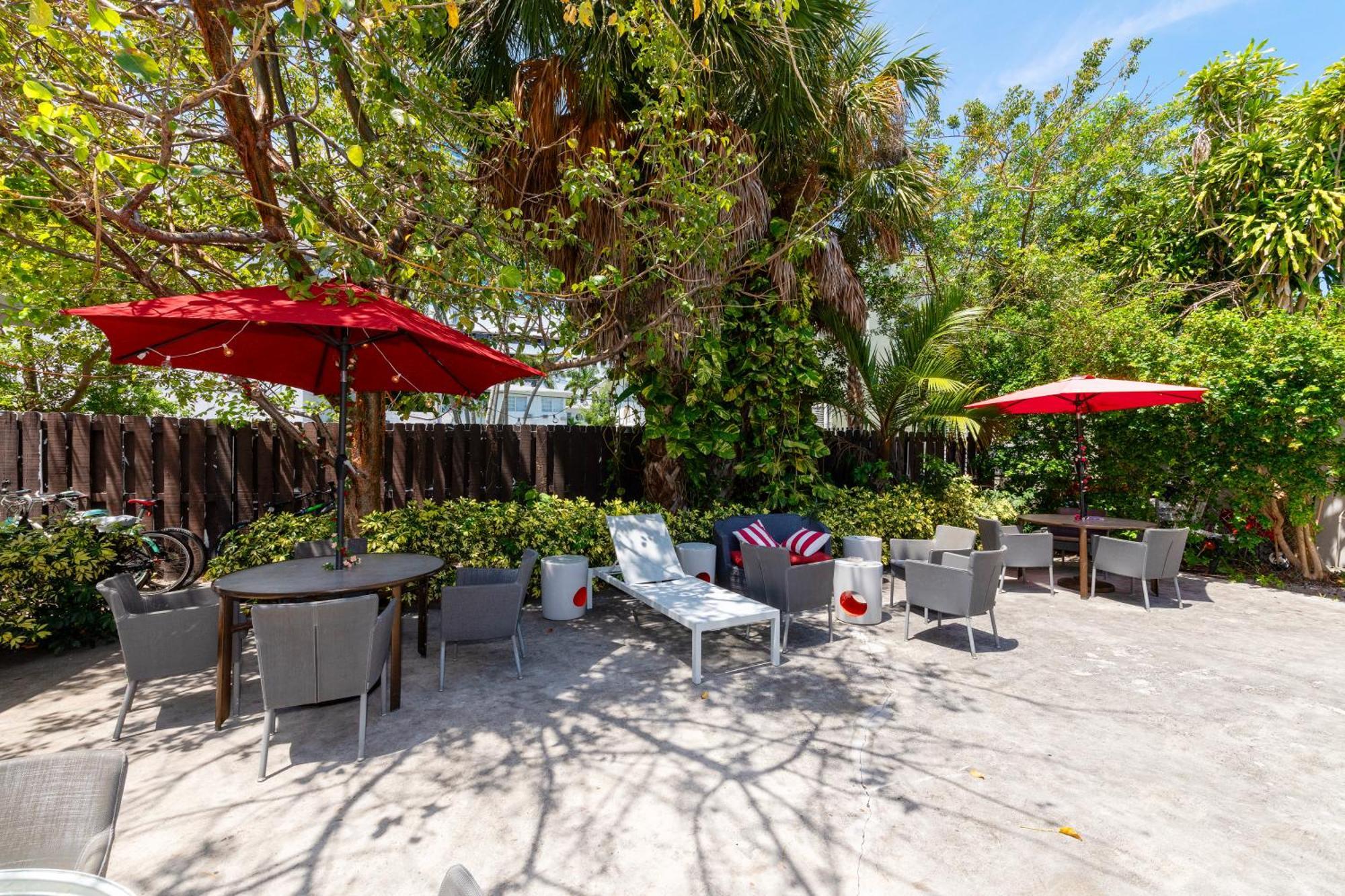 Sunny Days Apartments ไมอามีบีช ภายนอก รูปภาพ