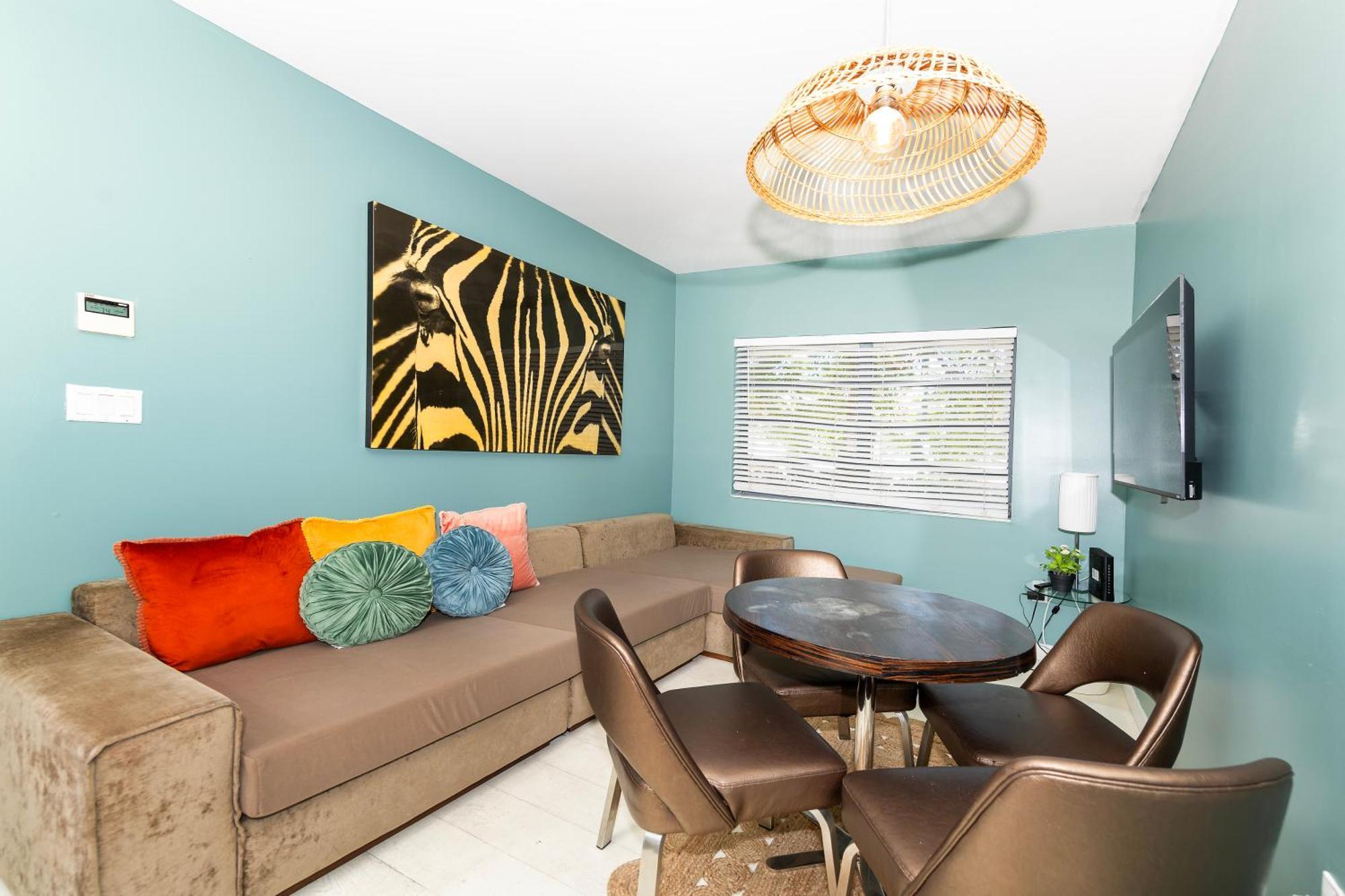 Sunny Days Apartments ไมอามีบีช ภายนอก รูปภาพ