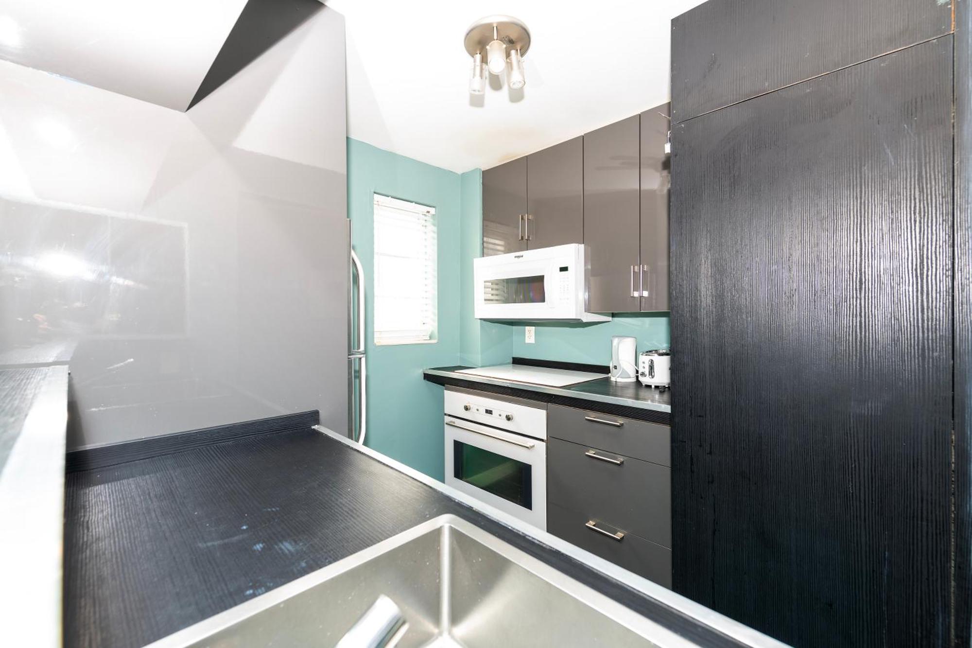 Sunny Days Apartments ไมอามีบีช ภายนอก รูปภาพ