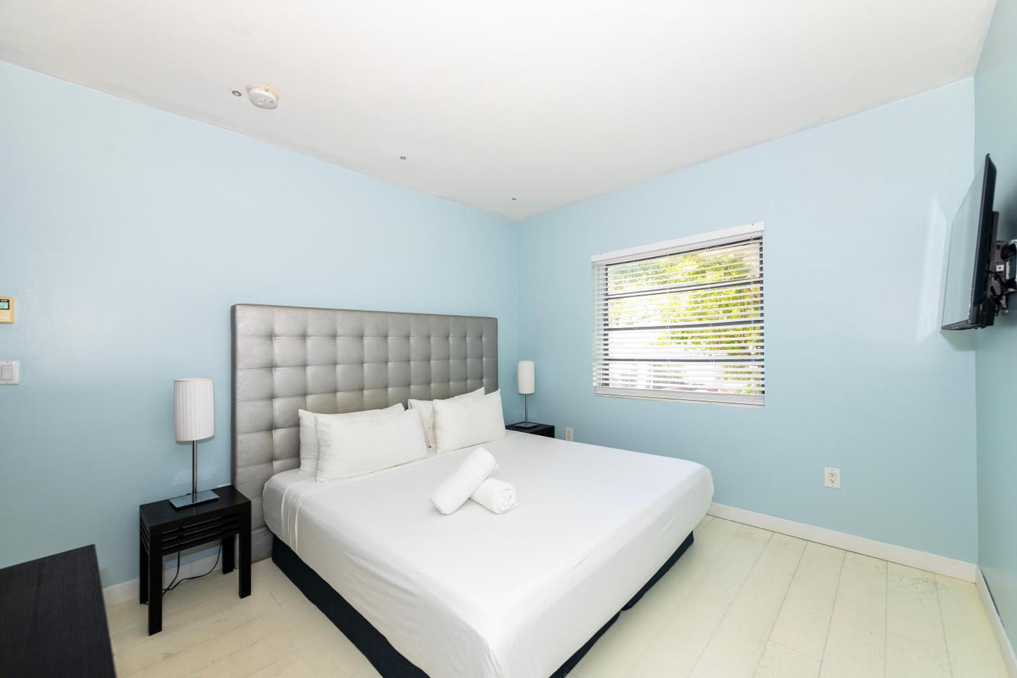 Sunny Days Apartments ไมอามีบีช ภายนอก รูปภาพ