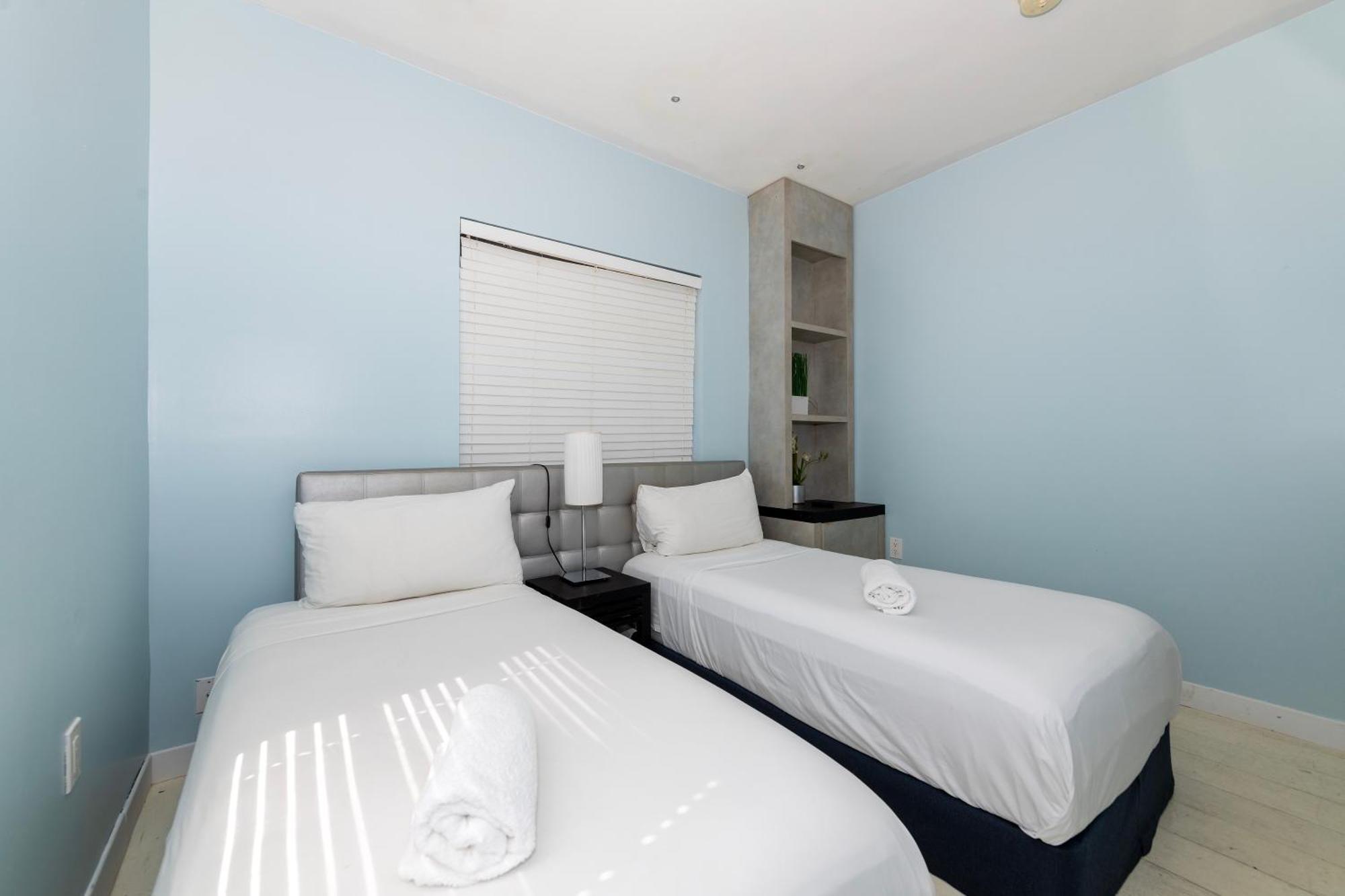 Sunny Days Apartments ไมอามีบีช ภายนอก รูปภาพ
