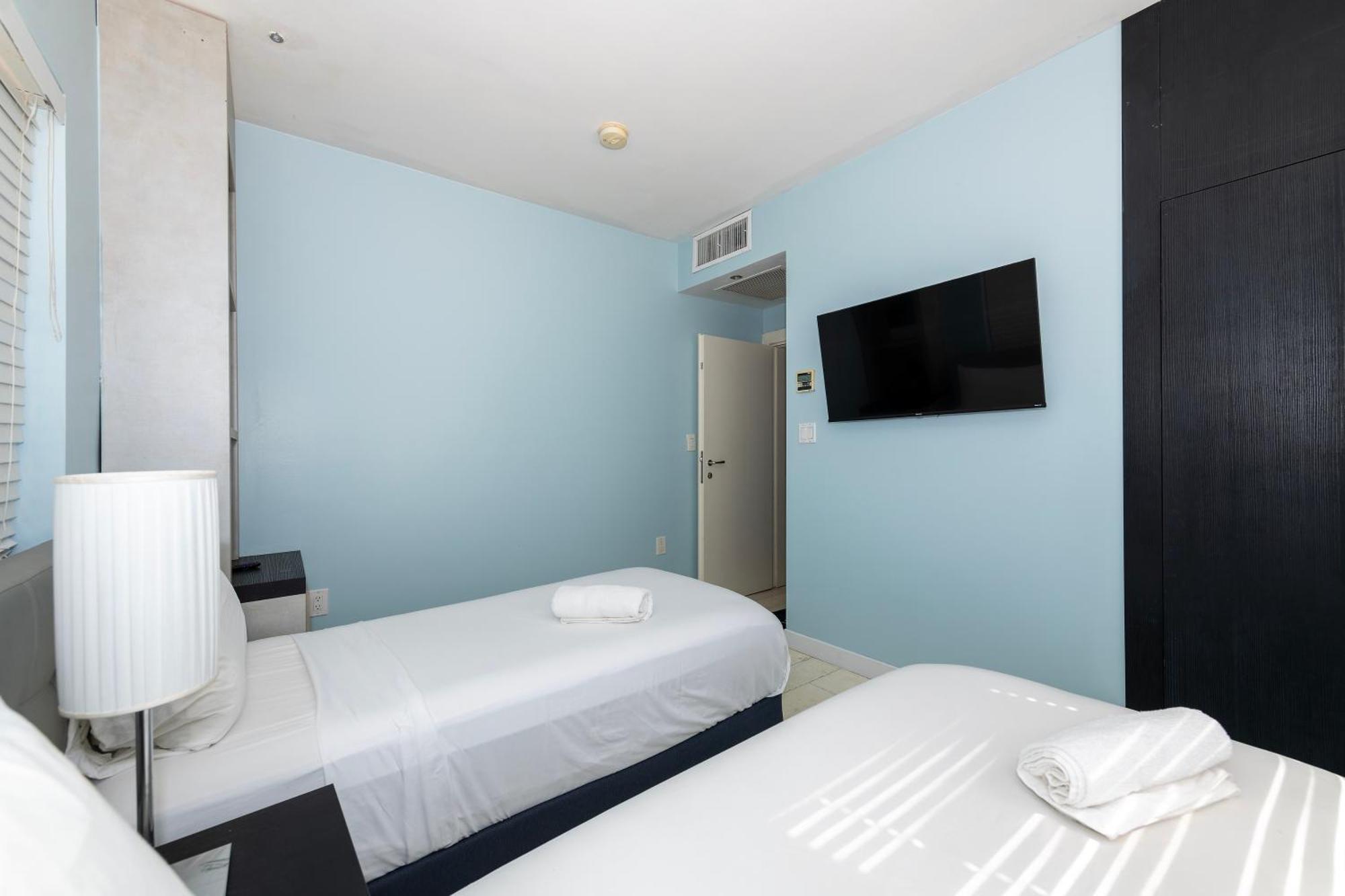 Sunny Days Apartments ไมอามีบีช ภายนอก รูปภาพ